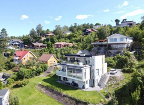 Moderne bolig, høy standard og fantastisk utsikt